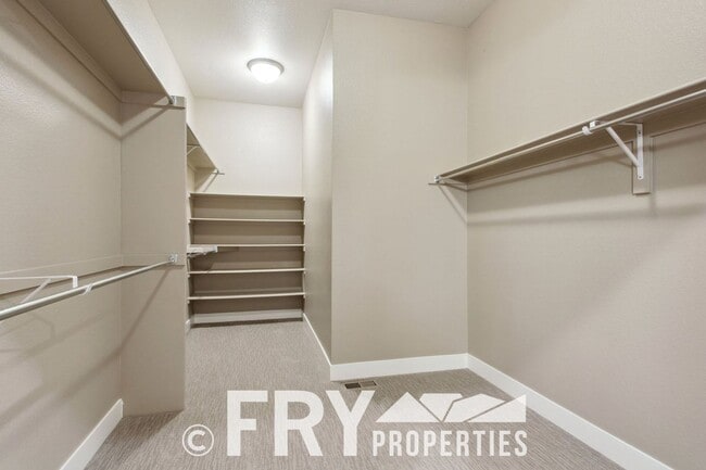 Building Photo - Stunning, Spacious 3bed/3bath Riverdale Ra...