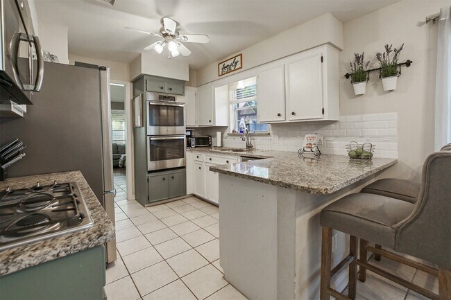 Building Photo - 21439 Park Green Dr