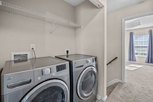 Building Photo - Beautiful Townhome for Rent in Virginia Beach With Free Internet!