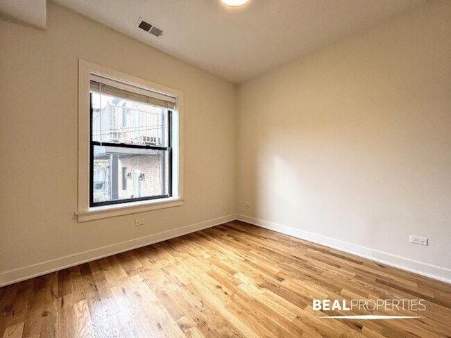 Building Photo - 2 bedroom in CHICAGO IL 60625