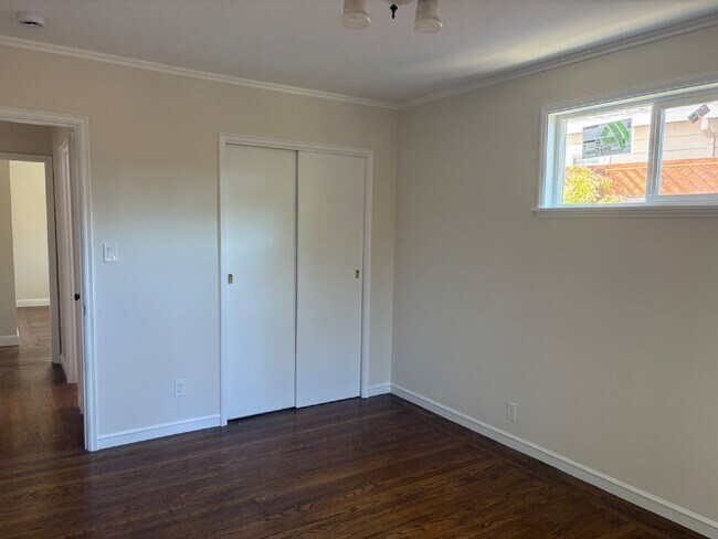 Building Photo - *Move-In Special* Charming 3 bed, 2 bath with office on San Carlos Border