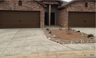 Building Photo - 1055 Carolyn Cove