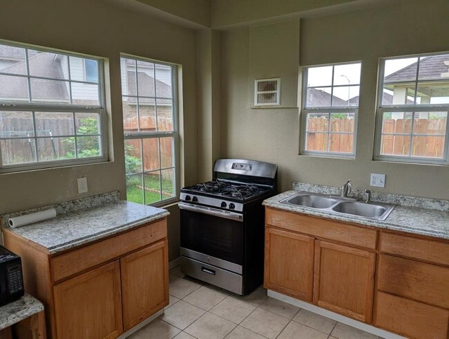 Building Photo - 2134 Argos Dr
