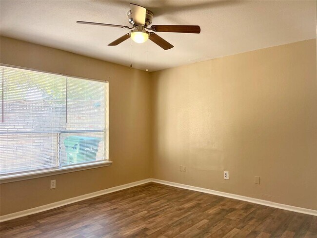 Building Photo - 22615 Indian Knoll Dr