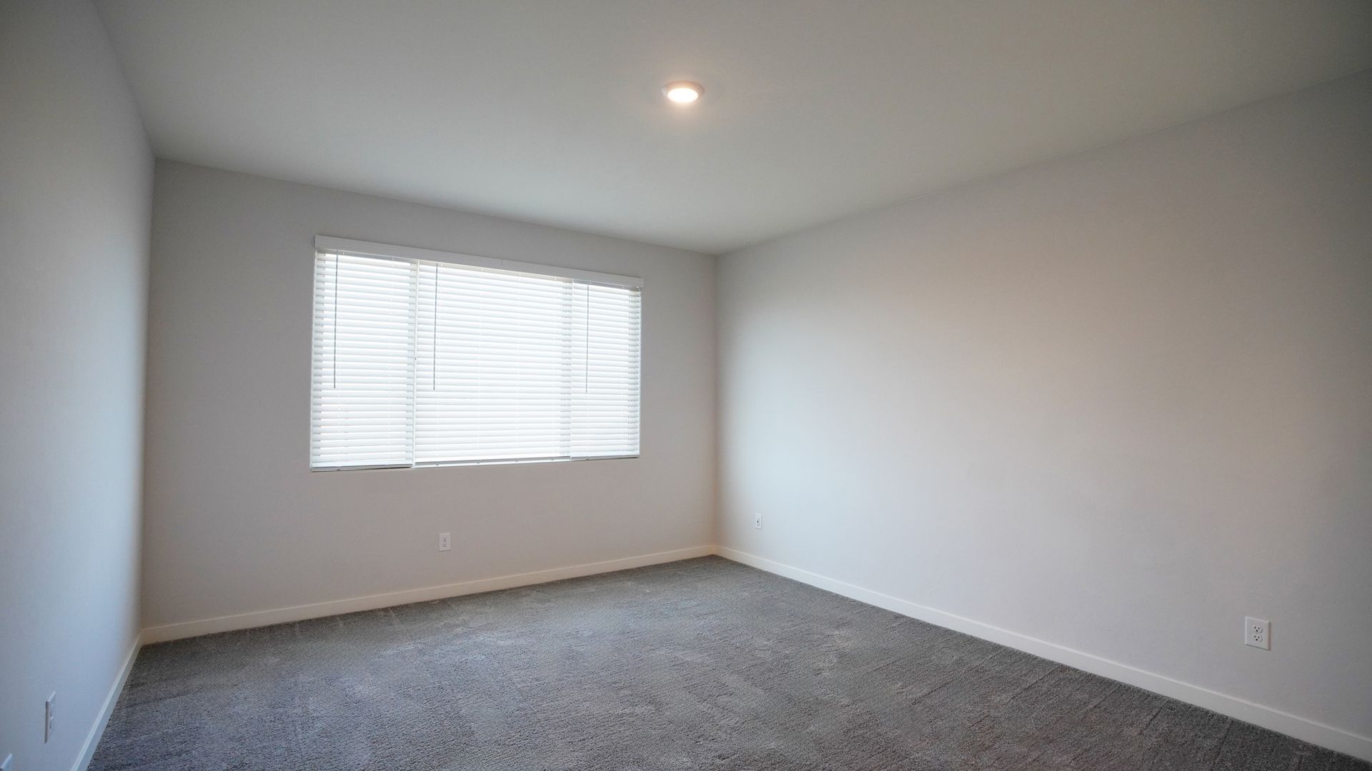 Building Photo - 13942 E Silver Pne Trl