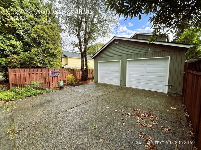 Building Photo - Welcome to Your New Home in One of Portlan...