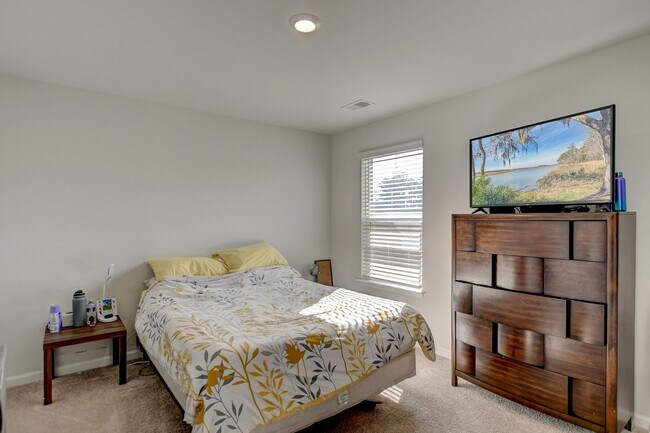 Building Photo - Summerville Home Rental