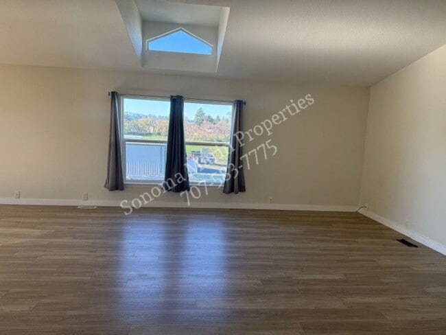 Building Photo - Great Single Level Home in the Country ~ West Petaluma ~ 2bd/2ba with Large Bonus Room