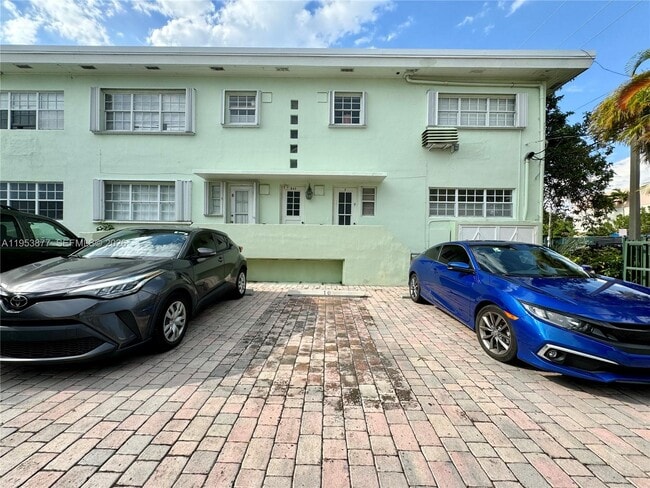 Building Photo - 8620 Byron Ave