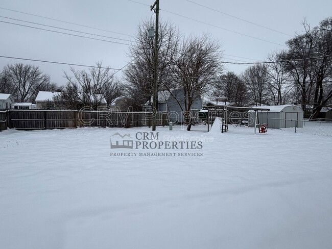 Building Photo - 800 Maumee Dr