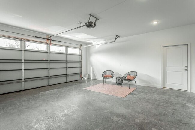 Building Photo - 531 Strong Ave