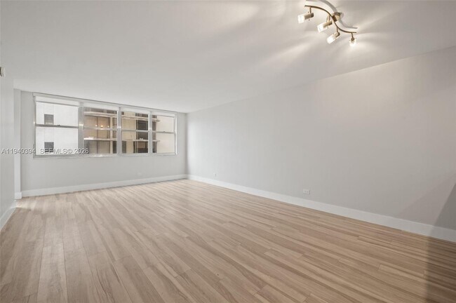 Building Photo - 6039 Collins Ave