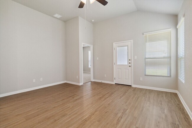 Building Photo - Never-Lived-In 3/2 Unit Featuring Open Living & Spacious Private Yard