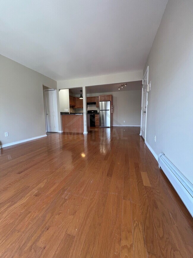 Building Photo - 2440 Parmenter Blvd