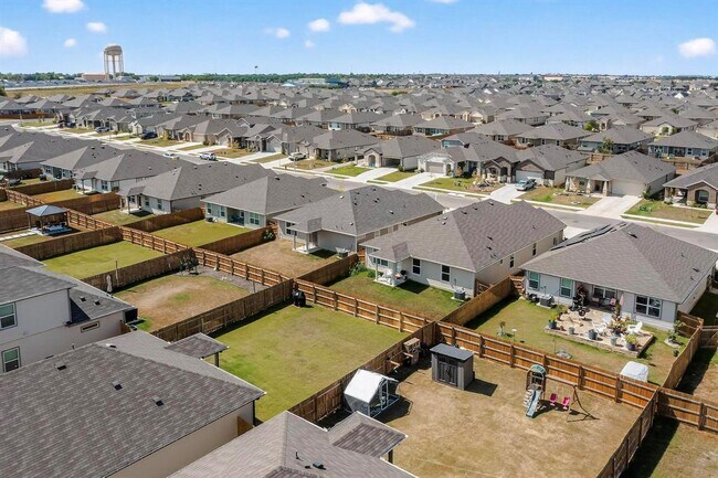 Building Photo - 322 Pedernales Ln