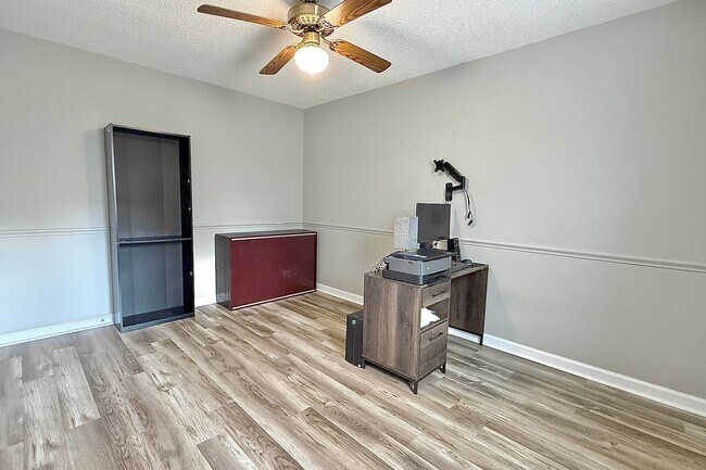 Building Photo - 1233 Riyadh Rd