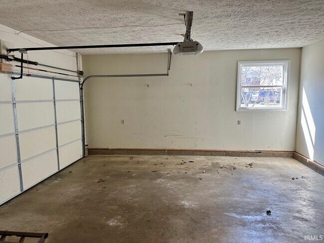 Building Photo - 1830 E Thornton Dr