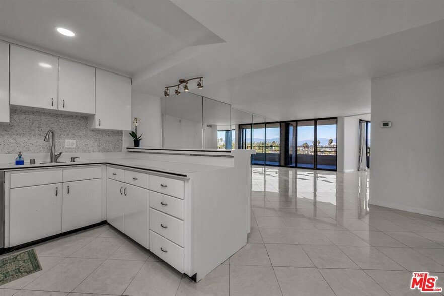 Building Photo - 4316 Marina City Dr