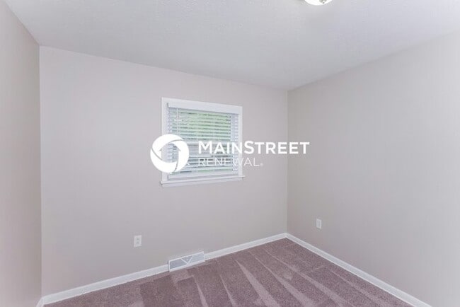 Building Photo - 3 Bedroom Pet-Friendly Home in Jeffersonville, IN with Main Street Renewal