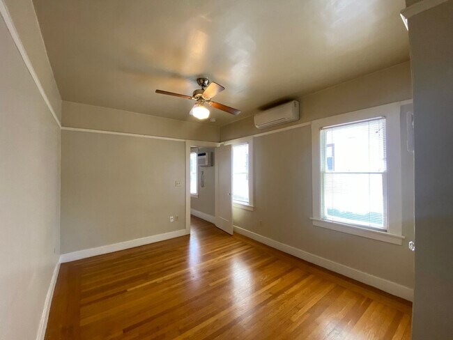 Building Photo - 926-932 35