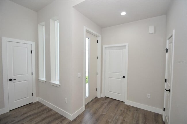 Building Photo - 20 Uniondale Pl