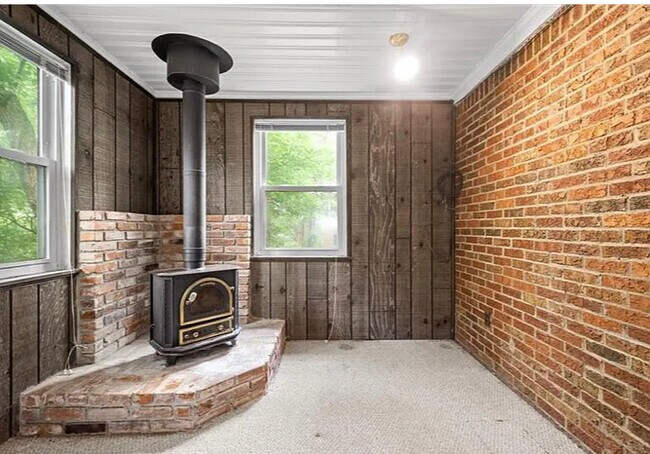 Building Photo - 136 Riverview Ter
