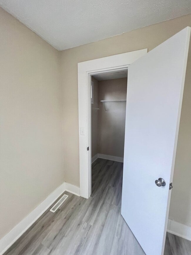 Building Photo - 2 Bed 1 Bath Springfield, MO