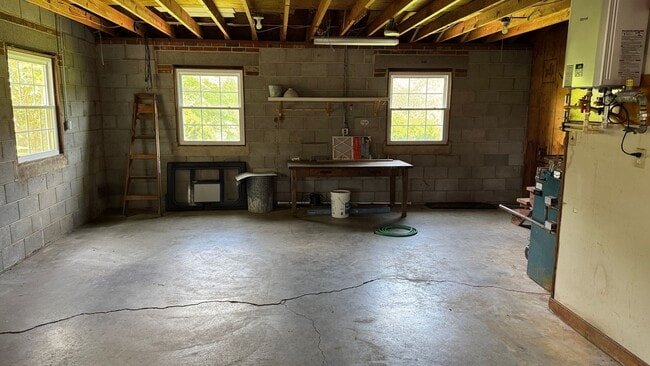 Building Photo - Brick Rancher with 1 acre in Hanover County!