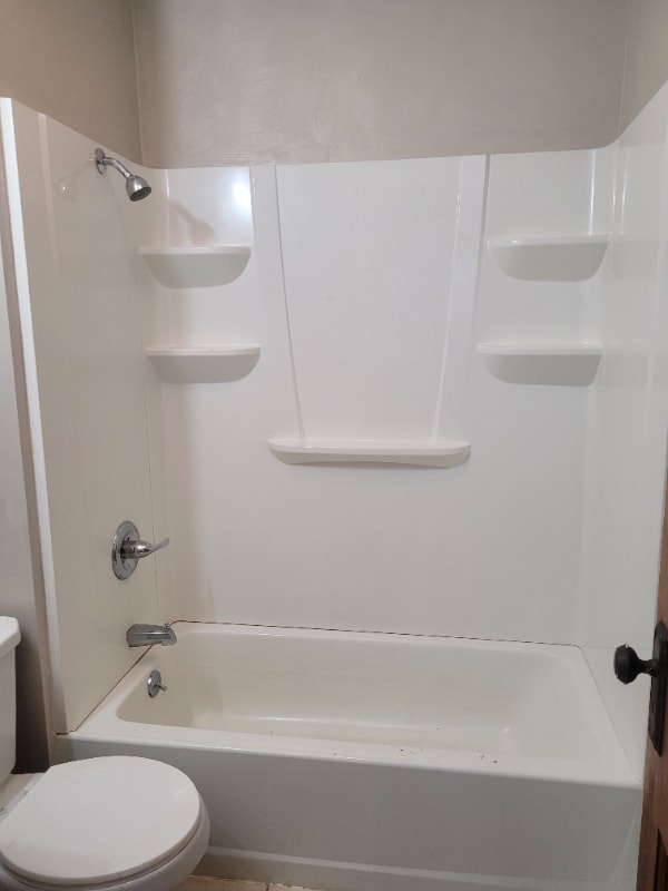 Building Photo - 305 Cascade St