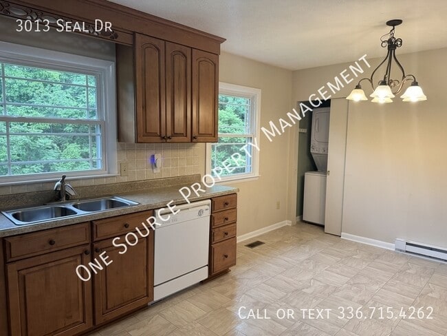 Building Photo - 3013 Seal Dr