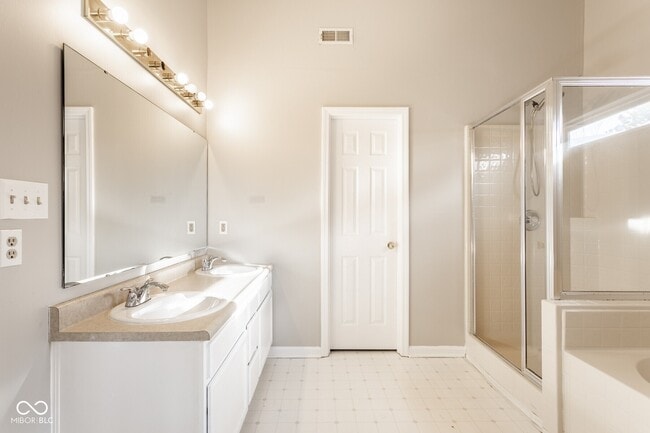 Building Photo - 700 Mountain Pine Dr