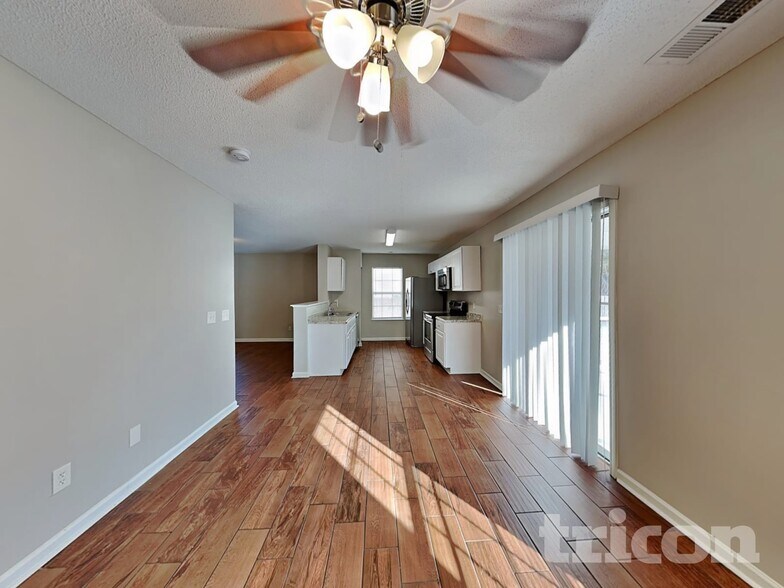 Building Photo - 2000 Lake Carolina Dr