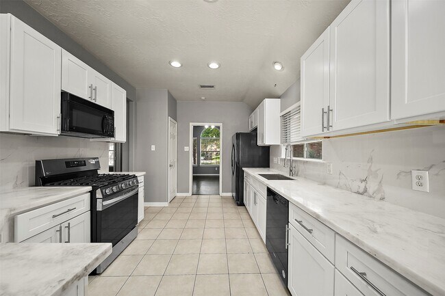 Building Photo - 10 S Willow Point Cir