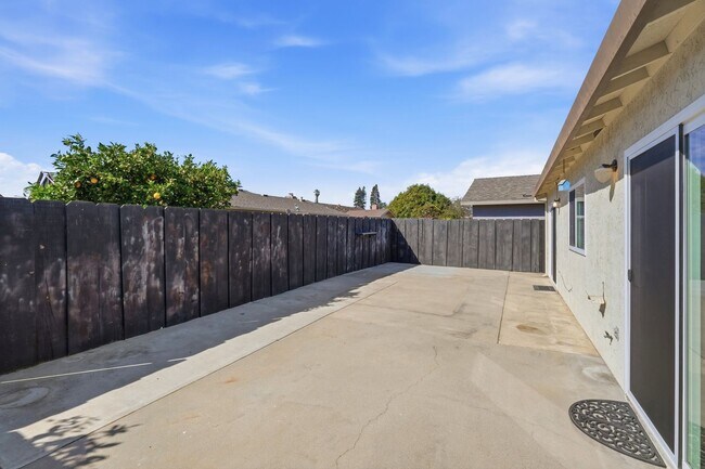 Building Photo - Desirable Adult Community! (55+ years of age community)