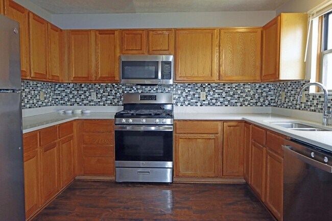 Building Photo - 1417 Wild Oats Dr