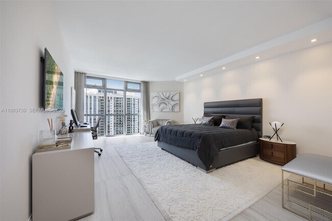 Building Photo - 17301 Biscayne Blvd