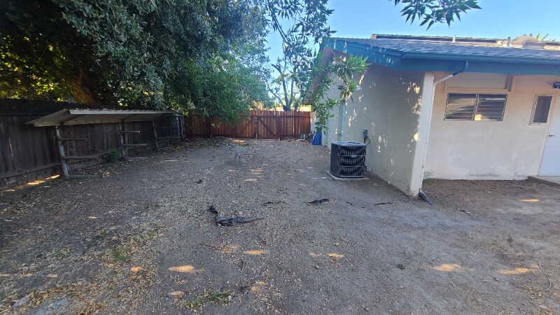 Building Photo - 1036 W Alamos Ave