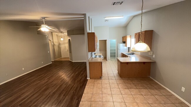 Building Photo - 3 Bedroom - 2 Bath - 1420 Sq. Ft. - 2 Car ...