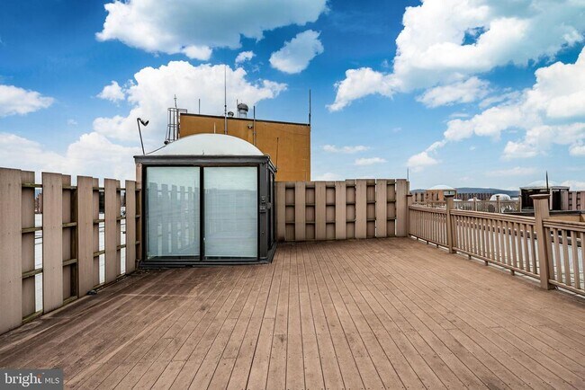 Building Photo - 21510 Valley Forge Cir