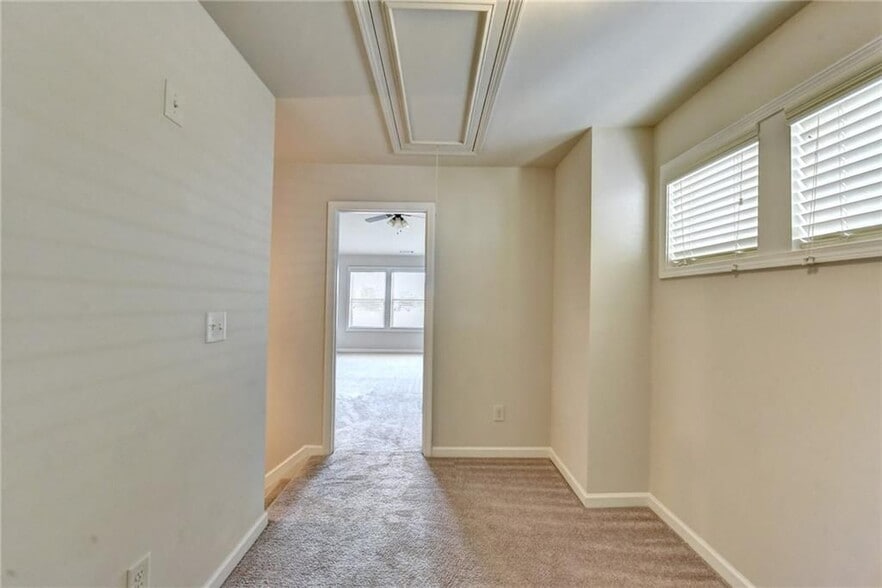Building Photo - 5160 Breezewood Cir