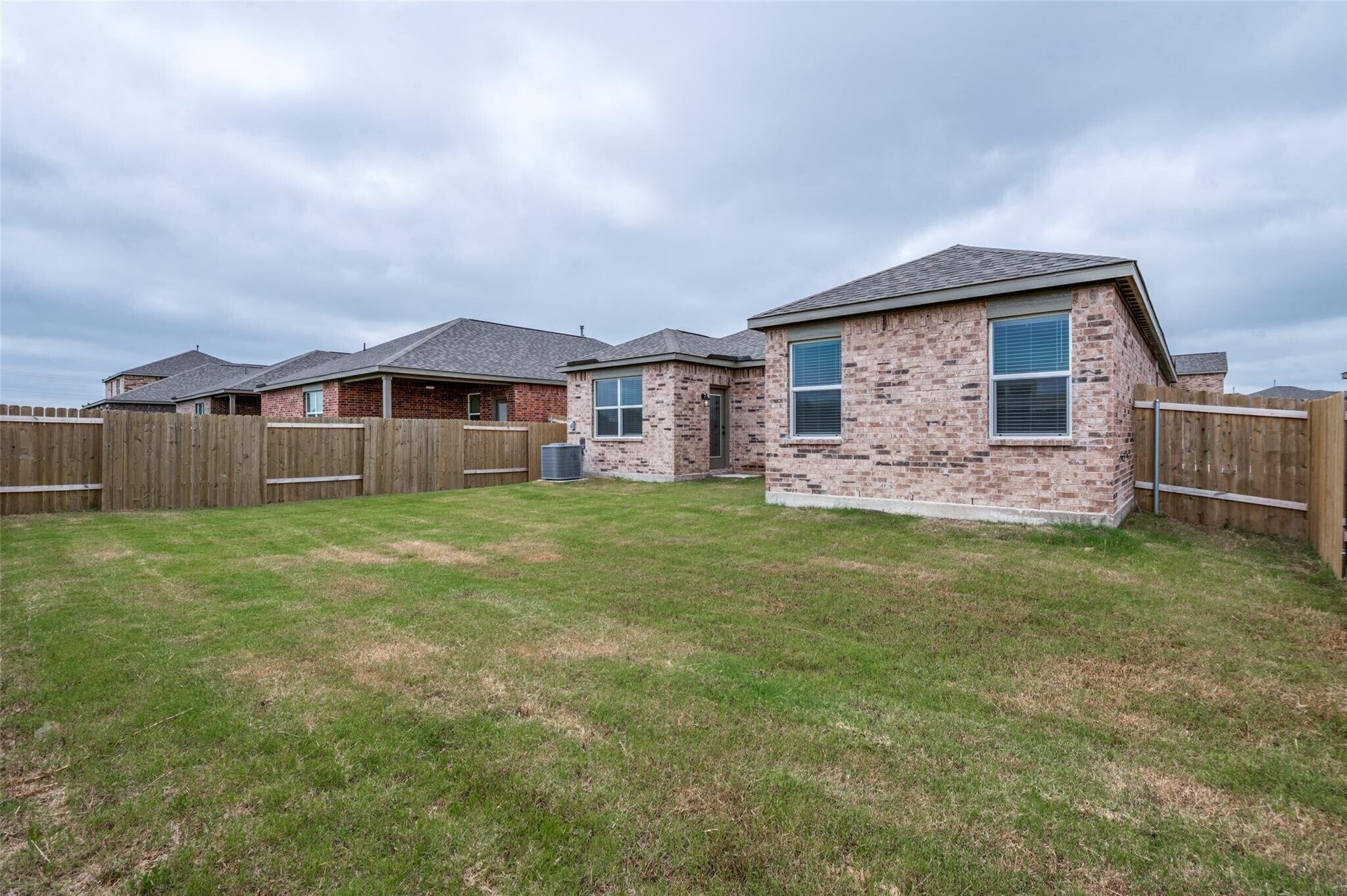 Building Photo - 925 Emerson Dr