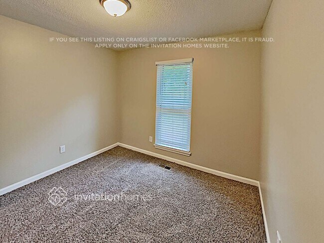 Building Photo - 520 Bone Cir