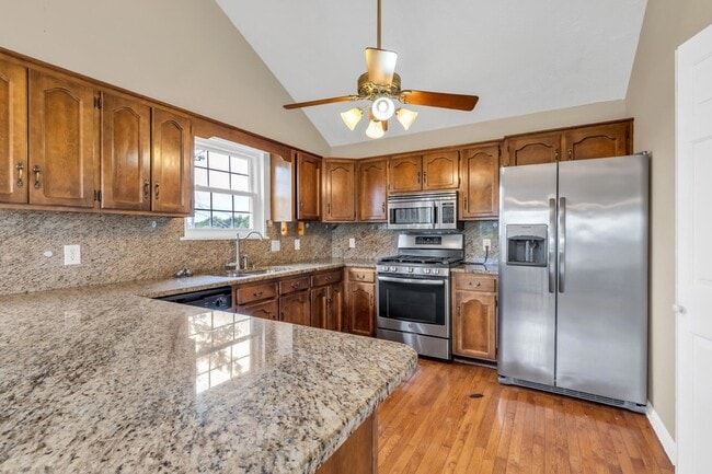 Building Photo - 7918 Holly Hills Dr