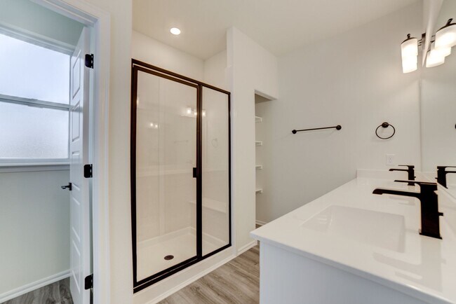Building Photo - 4 BEDROOM CAPITAL HOME IN SAND SPRINGS!!!