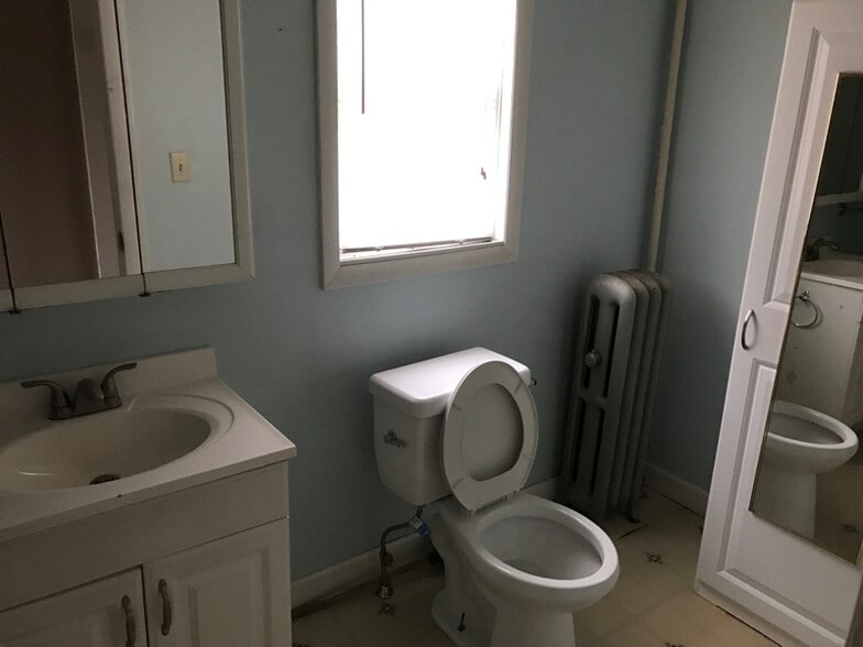 Building Photo - 130 Mooney St