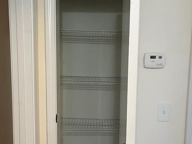 Building Photo - 320 Camfield Ct SW