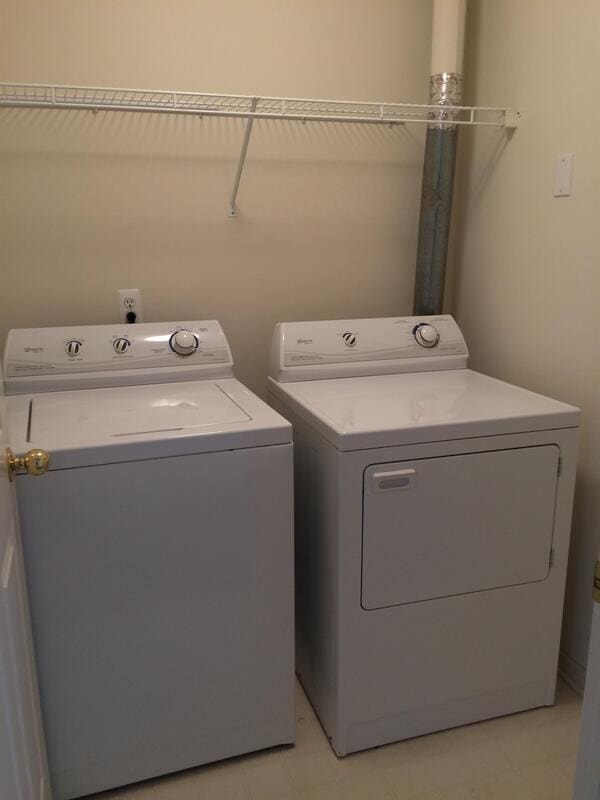 Building Photo - 2882 Barclay Way