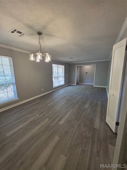 Building Photo - 744 Ledyard Pl