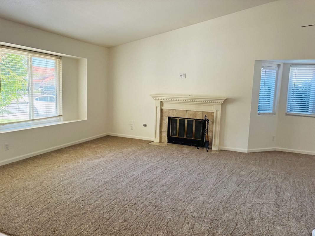 Building Photo - 45470 Clubhouse Dr