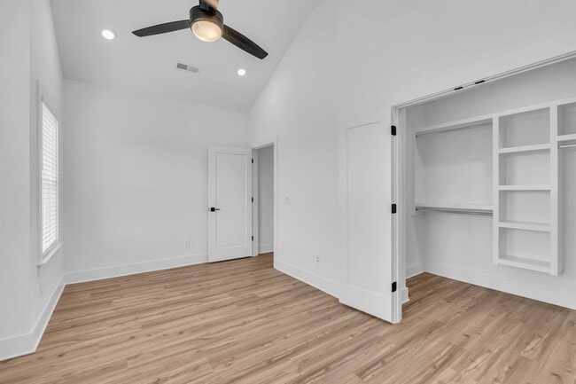 Building Photo - Modern Living in West Nashville